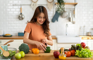 Obraz na płótnie Canvas Portrait of beauty body slim healthy asian woman eating vegan food healthy with fresh vegetable salad in kitchen at home.diet, vegetarian, fruit, wellness, health, green food.Fitness and healthy food