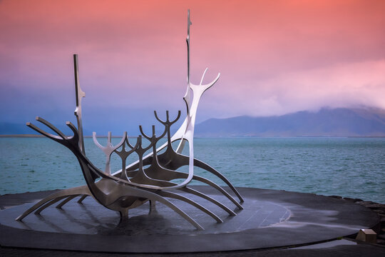 The Sun Voyager, a sculpture by Jón Gunnar Árnason, located next to the Sæbraut road in Reykjavík, Iceland.