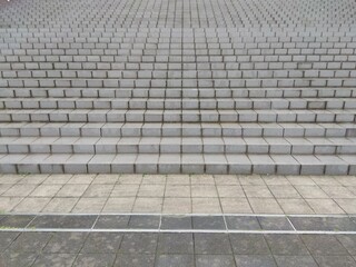 大学キャンパスの石段風景