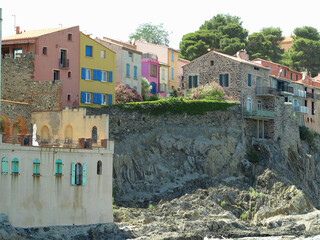 Collioure, Occitania France - July 8, 2023: Street view in the old town center - obrazy, fototapety, plakaty