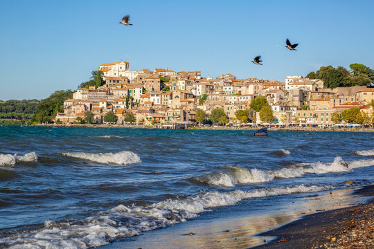 Italy, Lazio, Anguillara Sabazia, Town on shore of lake Bracciano