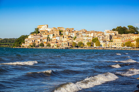 Italy, Lazio, Anguillara Sabazia, Town on shore of lake Bracciano