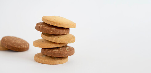 pile of cookies on white background.  山積みのクッキー 白背景。