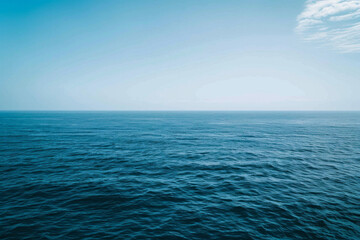 Obraz premium The vastness of the ocean stretching out to the horizon, with just the line where the sea meets the sky in the frame.
