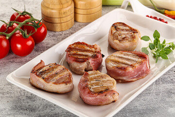Grilled pork tenderloin with bacon