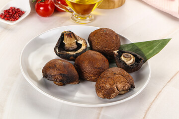 Baked brown champignons with spices