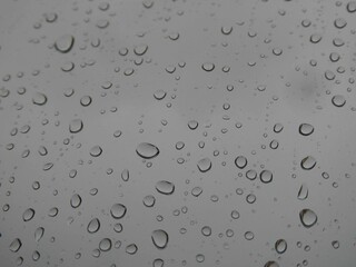 Regentropfen am Fenster