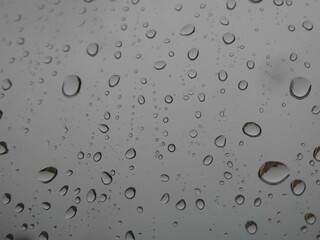 Regentropfen am Fenster