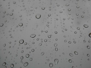 Regentropfen am Fenster