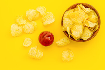Crisps or potato chips with salt in wooden bowl, top view - 791481614