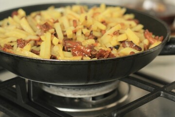 Fried potatoes with chanterelles