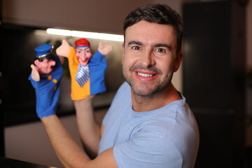 Puppeteer controlling showing his puppets 