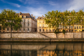 Morning light on banks of the River Seine and Ile Saint Louis. Paris (4th arrondissement). Unesco...