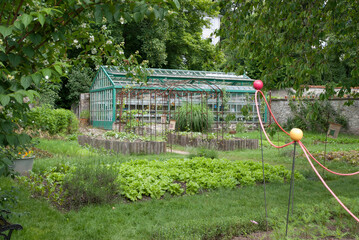 Potager, légumes, salade, décorations de jardin, serre, jardin des six sens, Ecomusée du textile...