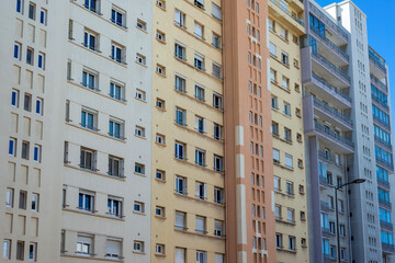 Immeubles aux façades colorés