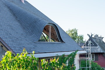 Neues Dach mit einer Fledermausgaube - 791858211