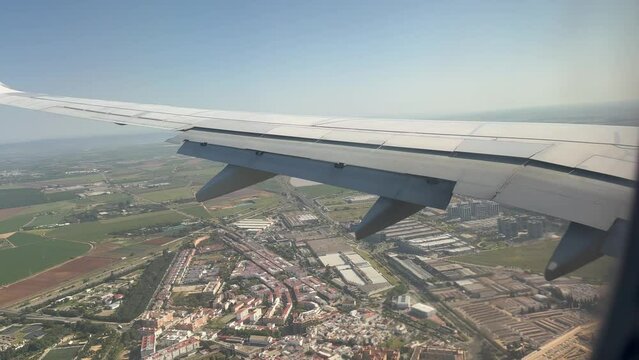 Avion de ligne atterrissage S&eacute;ville 4K