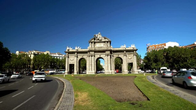 Timeless Madrid: 4K Time-Lapse of Puerta de Alcala in the Heart of the City