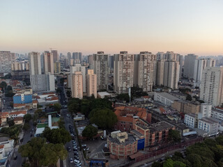 Fototapeta na wymiar Incredible sunset in the city of São Paulo, a megalopolis with an aerial image above the Tietê River.