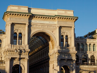 Fototapeta na wymiar Piazza Duomo, historic square in Milan