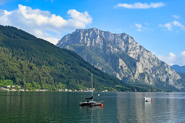 Fototapeta na wymiar Lake Traun Traunsee and mountains landscapes Austria