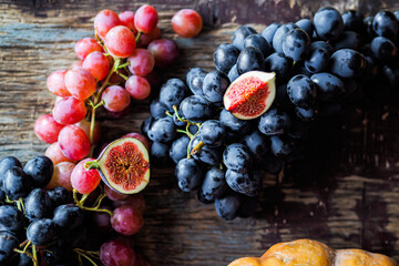 fresh grapes wineries. autumn harvest - obrazy, fototapety, plakaty
