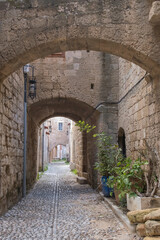 Gasse in der Altstadt von Rhodos-Stadt, Rhodos - 792112094