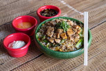 Arroz yakimeshi de pollo 