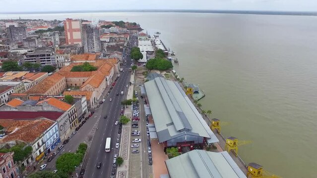 Boulevard castilhos Fran&ccedil;a em Bel&eacute;m do Par&aacute;, Brasil. Drone sobrevoando a avenida na orla antiga da cidade. Ano de 2016.