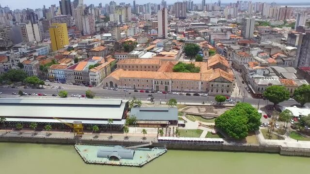 Tomada a&eacute;rea no antigo centro de Bel&eacute;m, Par&aacute;, Brasil. Pr&eacute;dio da antiga alf&acirc;ndega e Convento dos Merced&aacute;rios. Ano de 2016.