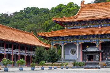 A magnificent and exquisite Chinese Buddhist temple hall - obrazy, fototapety, plakaty