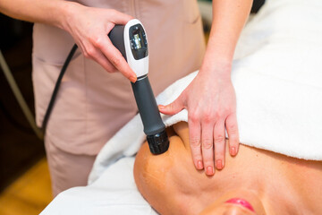 Masseur treating a patient with innovative shockwaves treatment