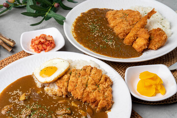 Pork cutlet, pork, curry, tenderloin, sirloin, side dish, kimchi, pickled radish, fork, sauce, egg, shrimp, fried food