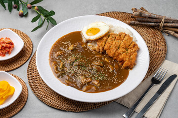 Pork cutlet, pork, curry, tenderloin, sirloin, side dish, kimchi, pickled radish, fork, sauce, egg, shrimp, fried food