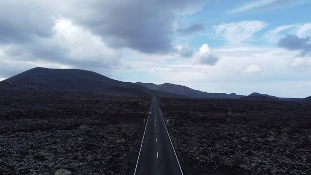 Timanfaya road 2