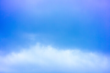 Ein Bewölkter blauer Himmel