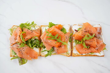 Smoked salmon, herbs and hollandaise sauce