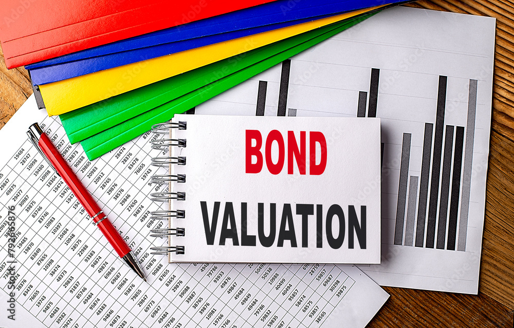 Aufkleber bond valuation text on notebook with folder on chart