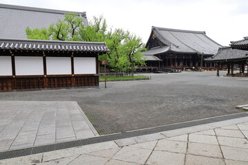 A scene of the precincts of Nishi-hongan-ji in Kyoto City