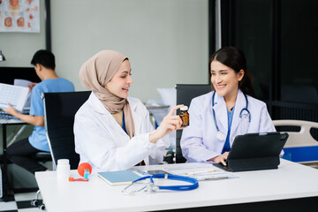 Obraz premium Doctors analyzing results or diagnosis of patient in clinic. Teamwork, medical and healthcare workers in discussion and research on desk in hospital