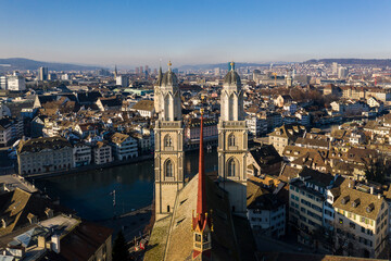 Obraz premium Zurich, Switzerland: Aerial view of Zurich old town along the Limmat river the the Grossmunster cathedral in Switzerland largest city.