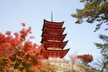 Five-story Pagoda of Itsukushima Shrine on Miyajima island, in Hiroshima, Japan - 日本 広島...
