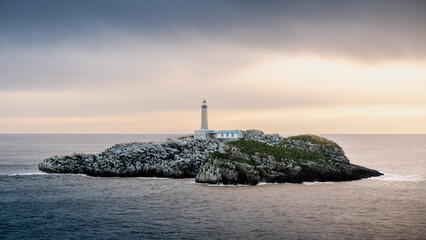 Faro de Isla de Mouro (Santander, Spain) © Joel