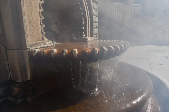 The Bollente, a characteristic fountain from which high-temperature water flows, is much visited in Acqui Terme.
