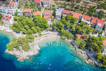 Aerial view of Punta Rata beach with boats and azure sea in Brela, Croatia, Dalmatia, Croatian azure coast - obrazy, fototapety, plakaty