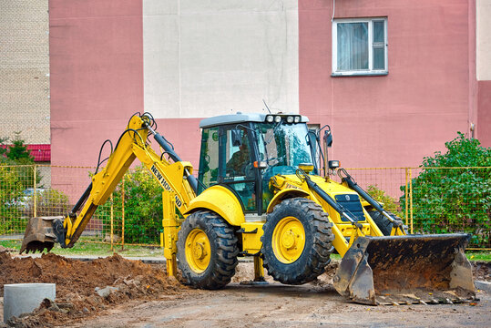 Minsk, Belarus. Oct 4, 2022. Backhoe loader NEW HOLLAND LB 115 excavate ground, replacing water supply pipe in residential district. Pipeline construction site, repair or replacement of communications