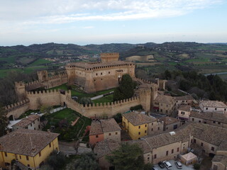 Fototapeta na wymiar Il castello di Gradara visto con il Drone - Il castello di Paolo e Francesca