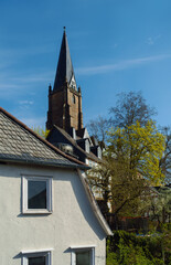 Fototapeta na wymiar Unterwegs in der Altstadt Marburg, Blick zur Lutherischen Pfarrkirche 