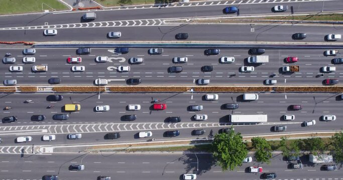 Vista a&eacute;rea da Avenida Vinte e Tr&ecirc;s de Maio, localizada na cidade de S&atilde;o Paulo, Brasil