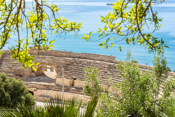 Antikes römisches Amphitheater, Weltkulturerbe der Vereinten Nationen in Tarragona, Spanien - obrazy, fototapety, plakaty